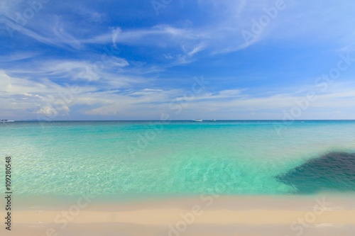 Fototapeta Naklejka Na Ścianę i Meble -   Paradise beach in Koh maiton island , phuket ,Thailand
