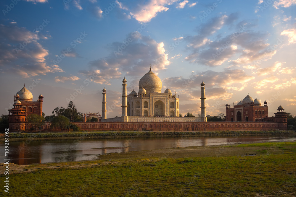 Beautiful scene of Taj Mahal in the Indian city of Agra 