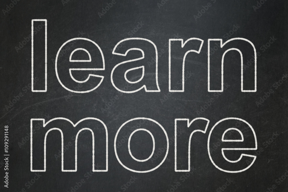 Obraz premium Studying concept: Learn More on chalkboard background