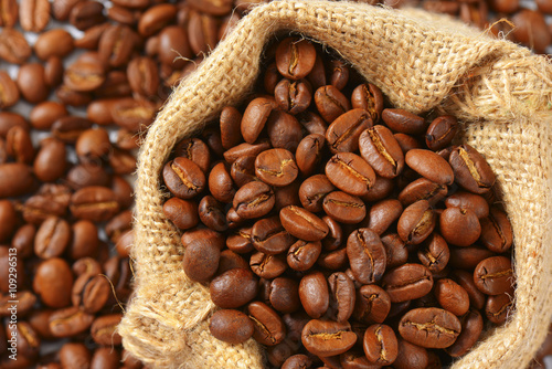 Roasted coffee beans © Viktor