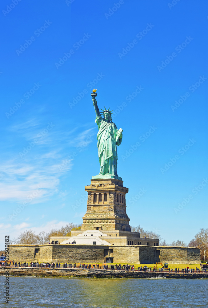 Fototapeta premium Statue of Liberty Island in Upper Bay