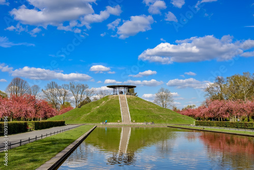 Photography Zwischen Himmel und Erde: Fliegeberg mit Teich im Berliner Lilienthal-Park