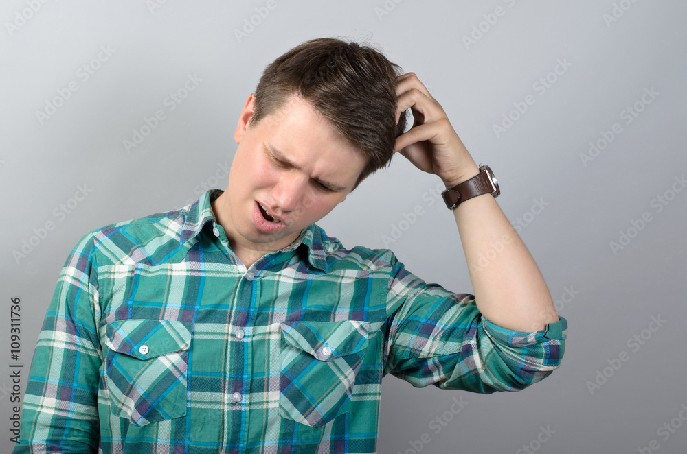 Young man trying to re4member smth