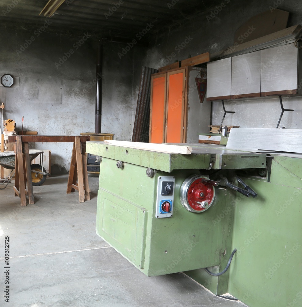 old big machine to cut the wooden planksft old big machine to cut the wooden planksft
