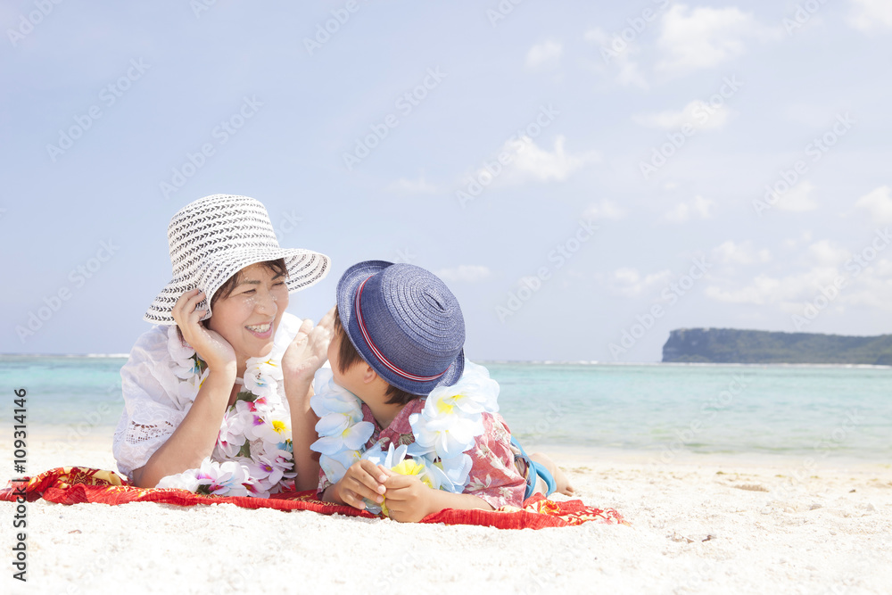 南国の海と親子
