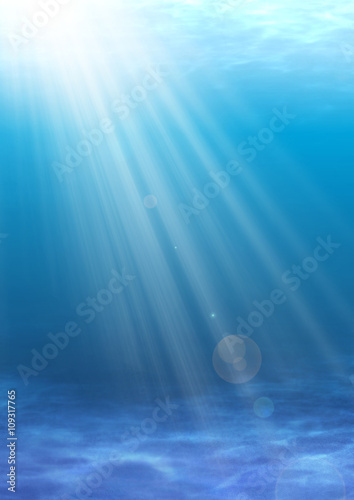 光の差し込む浅い海