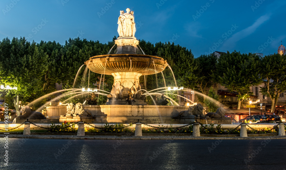 Fontaine de la Rotonde en nocturne, Aix en Provence, France Stock Photo |  Adobe Stock