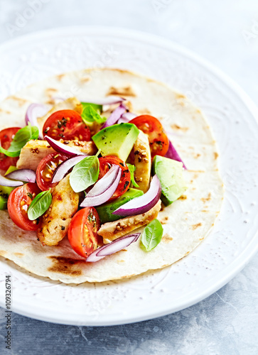 Fajita with grilled Sesame Chicken, fresh Tomatoes and Avocado
