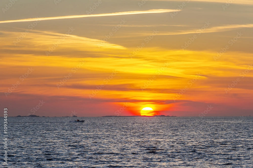 Fototapeta premium Red sunset over Salvora island