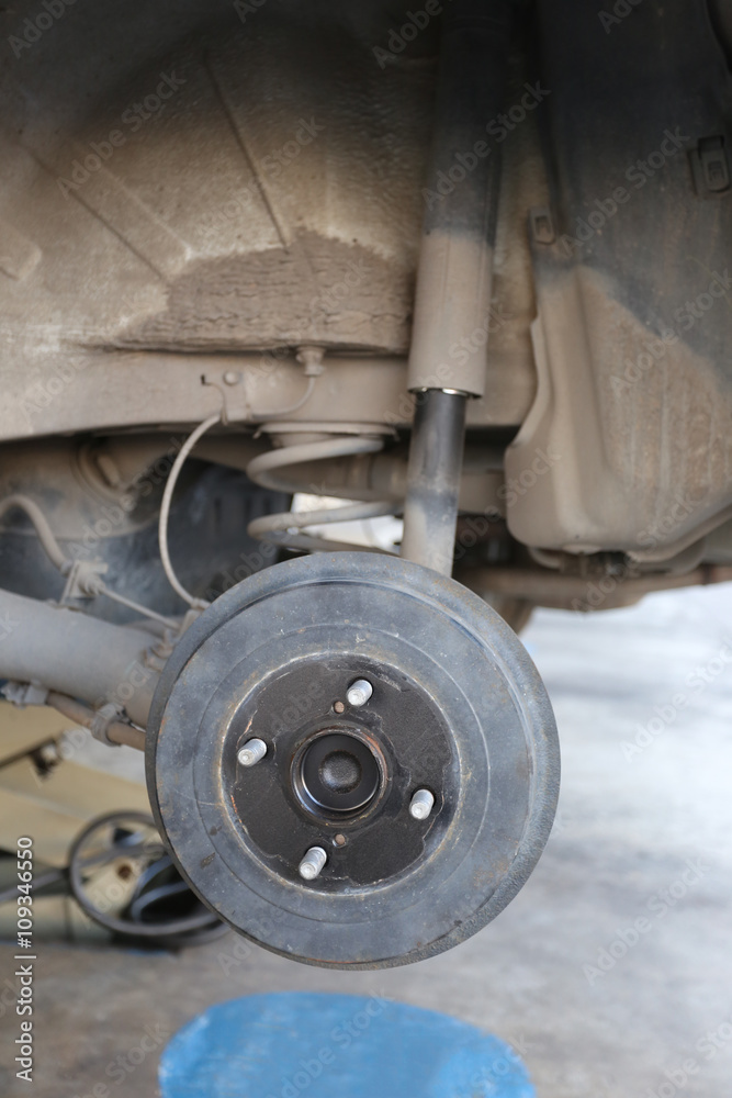 Wheel hub of a car in repair of the damage.