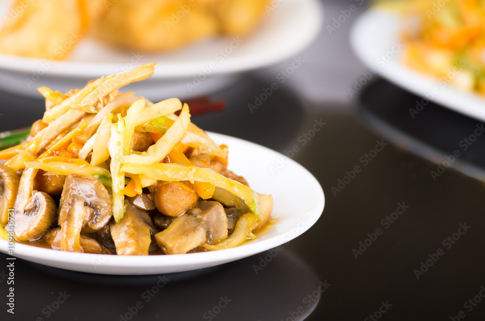 Delicious and freshly prepared chinese food Delicious and freshly prepared chinese food