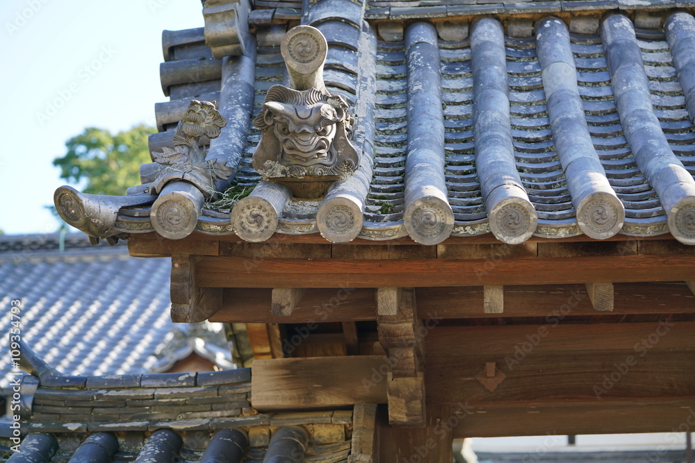 Fototapeta premium 丸瓦 屋根 鬼瓦