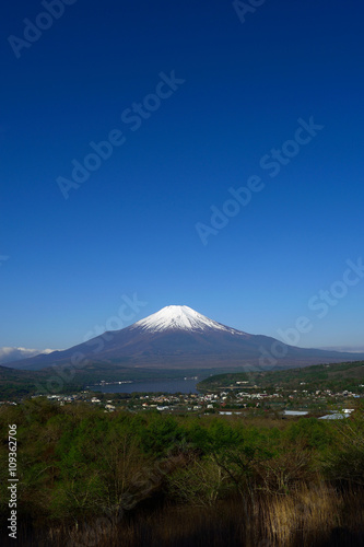 山中湖高指山から青空の富士山