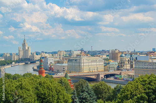 Вид на Москву реку и город Москва с высоты птичьего полета. View of Moscow river and the city of Moscow from height of bird's flight.