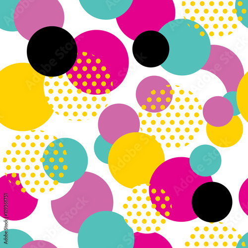 Seamless geometric pattern in retro 80s style. Pop art circle pattern on white background.
