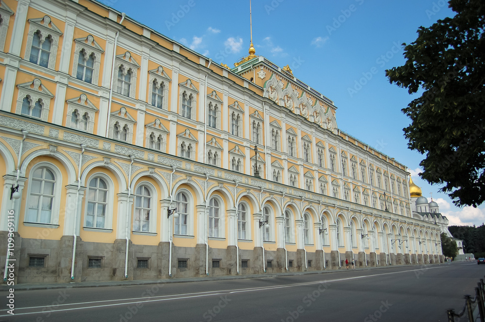 Здание Большого Кремлевского дворца 
The building of the Grand Kremlin Palaceand of the Moscow Kremlin
