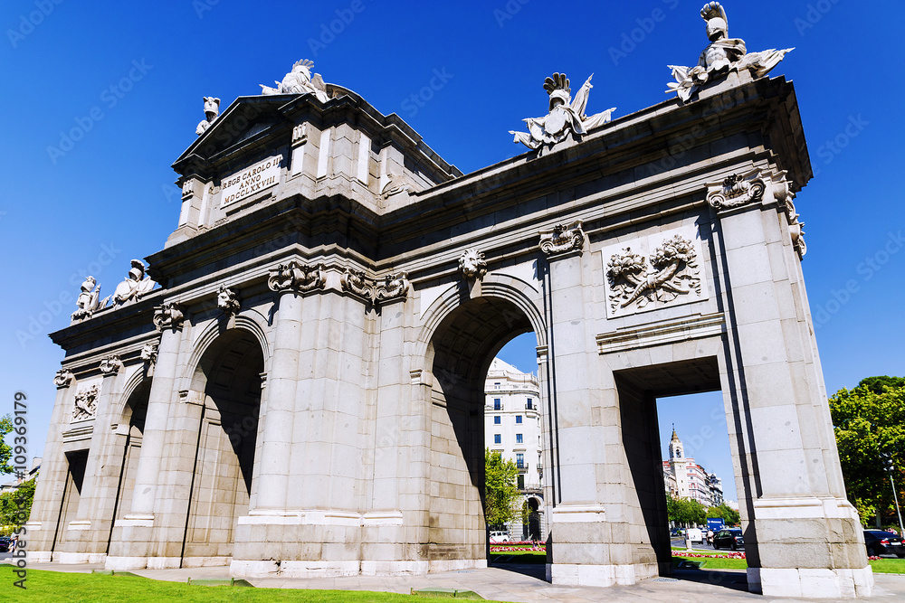 Obraz premium Puerta de Alcala on the Independence Square, Madrid, Spain