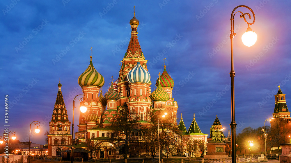 Fototapeta premium St. Basil's Cathedral night view