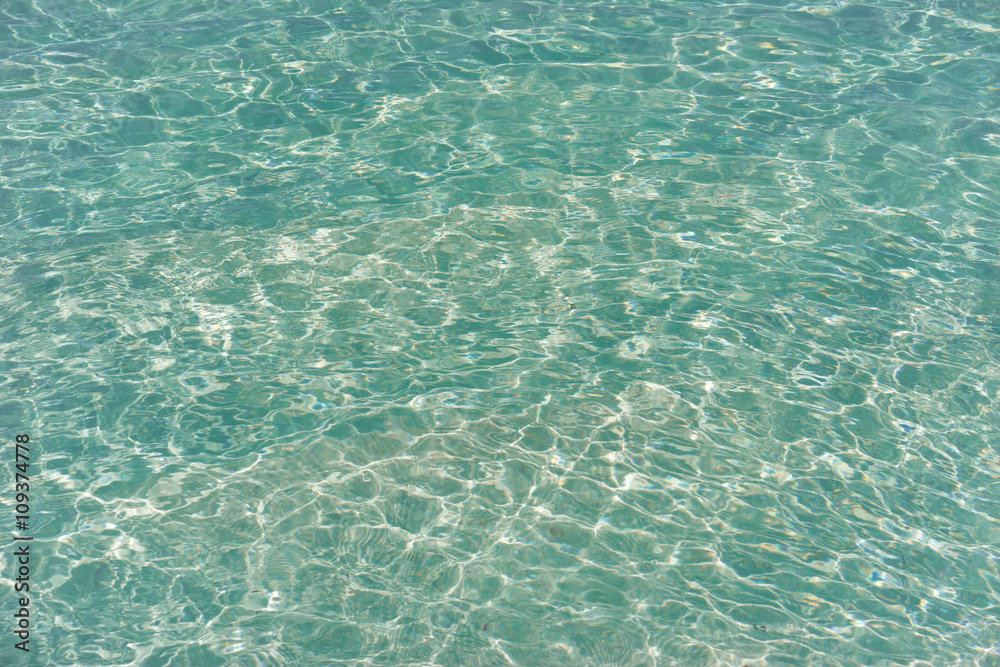 Obraz premium blue water in daylight