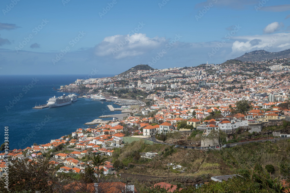 traumhafte Ausblicke auf die Hauptstadt Madeiras, Funchal