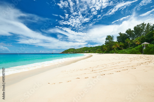 Fototapeta Naklejka Na Ścianę i Meble -  Beautiful Anse Intendance beach at Seychelles
