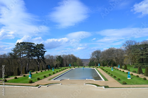 Château de Breteuil, mirroir d'eau  photo