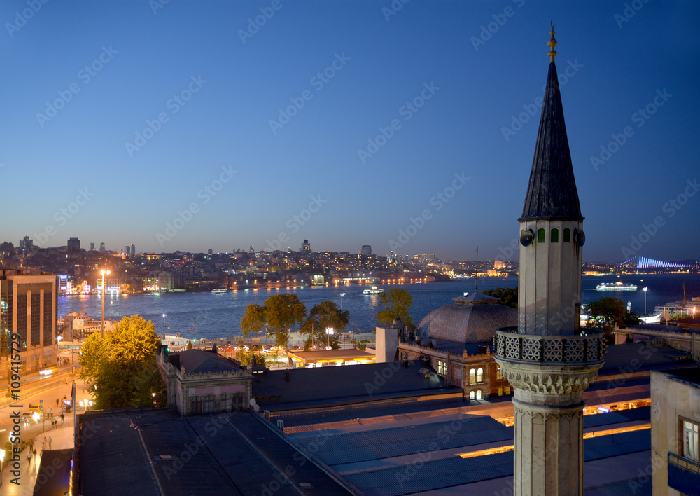 Fototapeta premium Istanbul in night