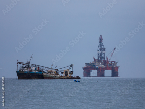 Oil drilling rig