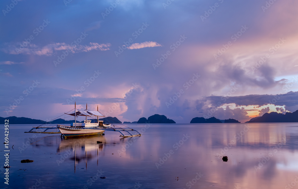 Idyllic sunset with traditional Banca boat at El Nido, Palawan, Philippines. Idyllic sunset with traditional Banca boat at El Nido, Palawan, Philippines.