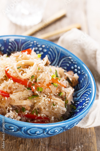 Rice noodles with seafood and capsicum