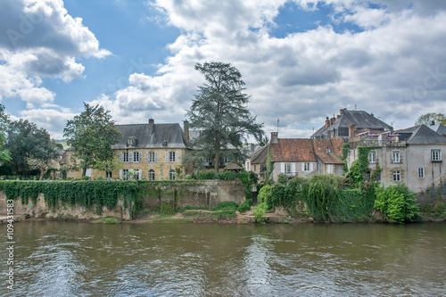 Fototapeta Naklejka Na Ścianę i Meble -  Montignac - Lascaux et rivière la Vézère