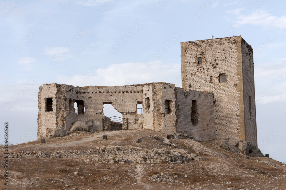 ruinas del antiguo castillo árabe de la Estrella en Teba, Málaga
