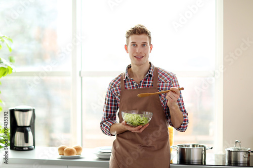 Happy handsome man eating v...