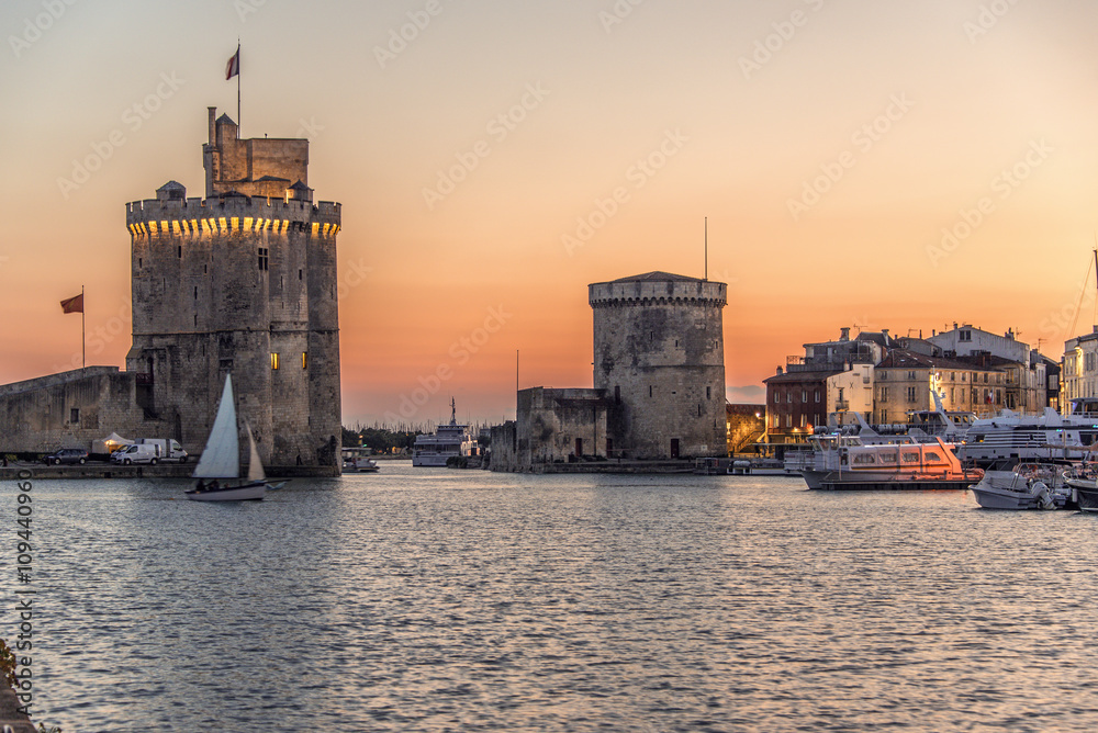 Tours Saint Nicolas et de la chaine,Vieux Port, La Rochelle, France