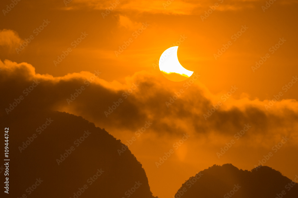 Fototapeta premium Solar eclipse on the 9th March 2016 at Phang Nga, Thailand
