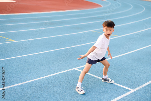 Running boy prepare to start