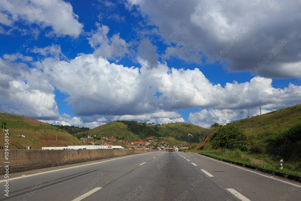 Naklejka premium empty road at Brazil