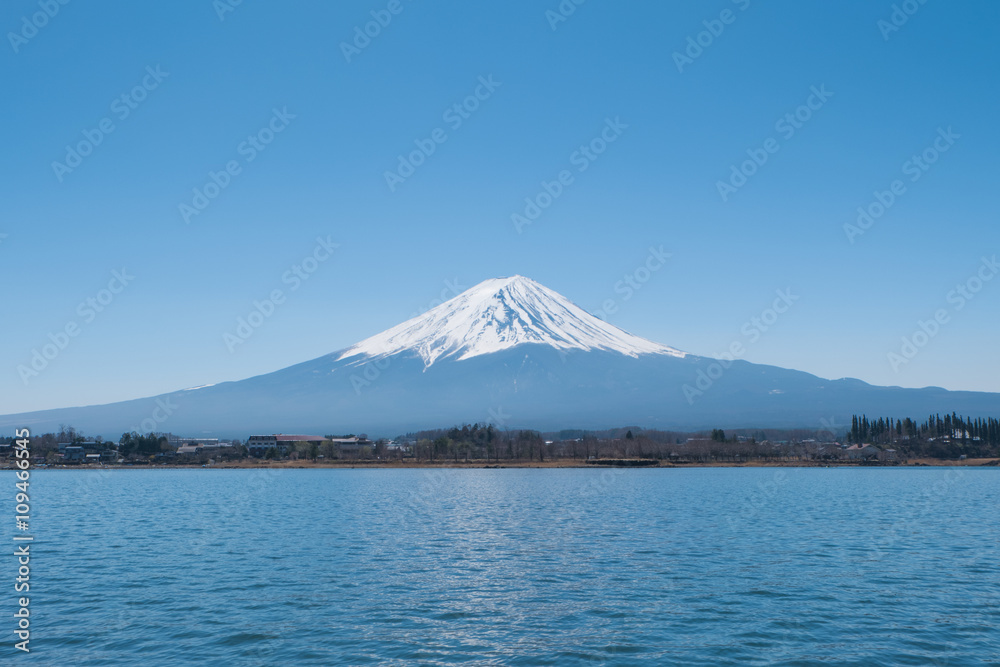 Fuji mountian japan with lake