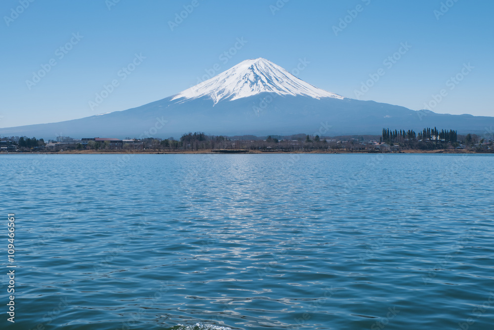 Fuji mountian japan with lake