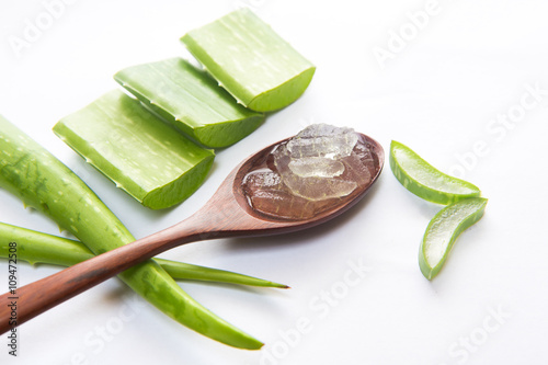 Aloe Place the pieces on a white background.