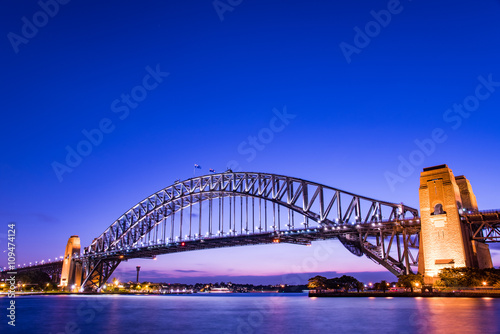 オーストラリア　シドニーのハーバーブリッジ © hit1912