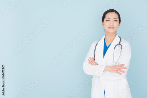 女性の医師