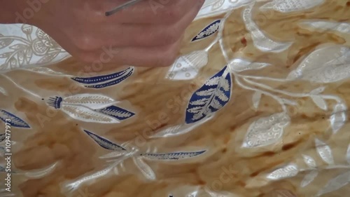 布に蝋で描く　バティック(ろうけつ染）の制作過程