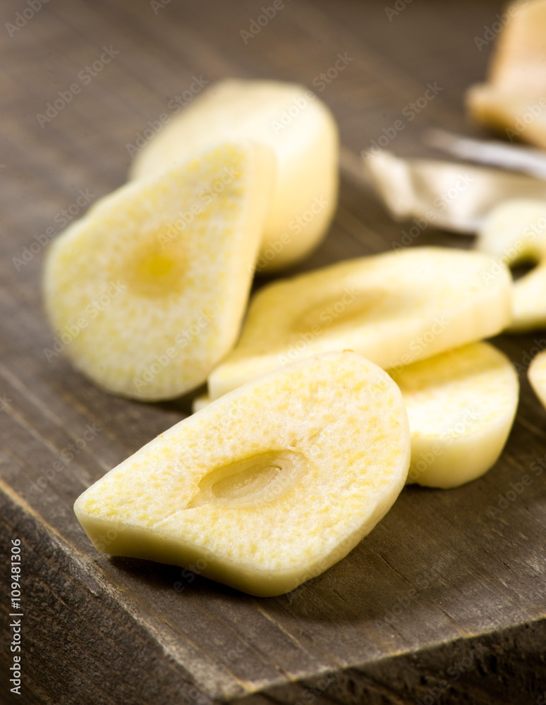 raw garlic peeled and cut