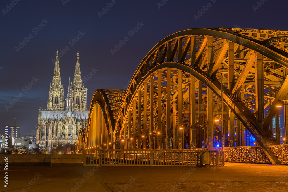 Fototapeta premium Bridge and the Dom of Cologne