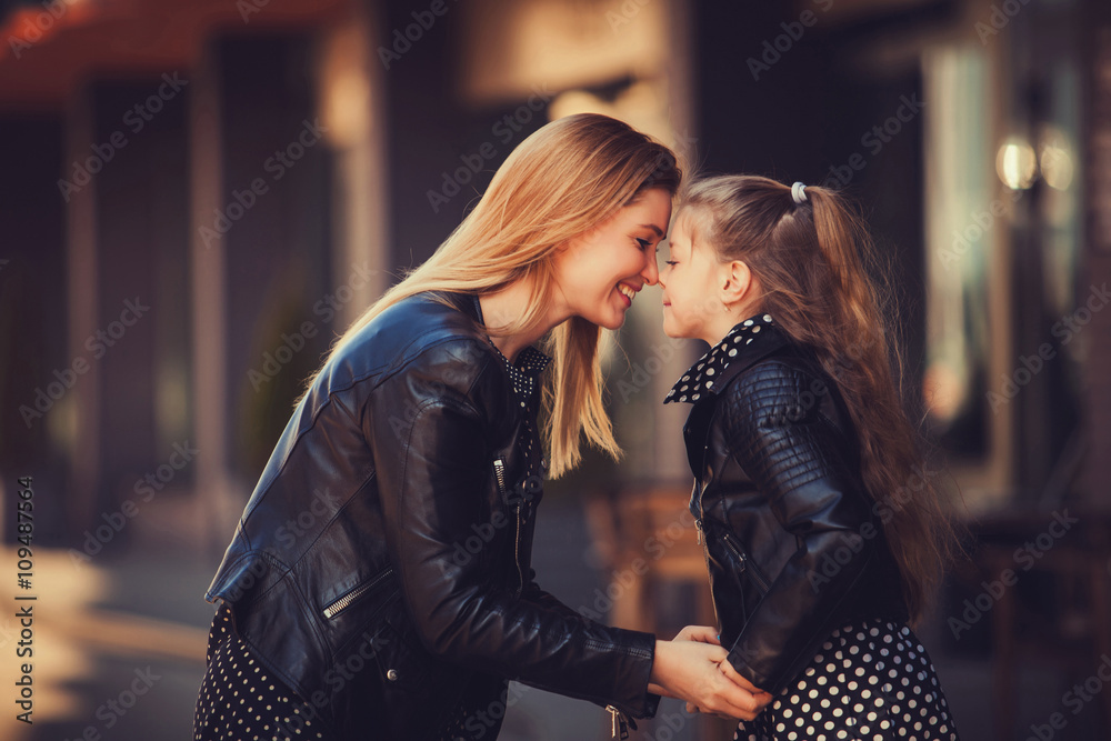 young beautiful woman with her little cute daughter - obrazy, fototapety, plakaty 