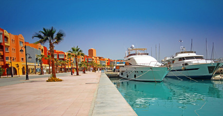 Fototapete Ägypten Yachts in the port of Hurghada, Egypt  © zbg2