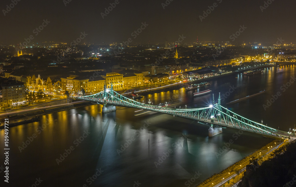 Fototapeta premium Liberty Bridge