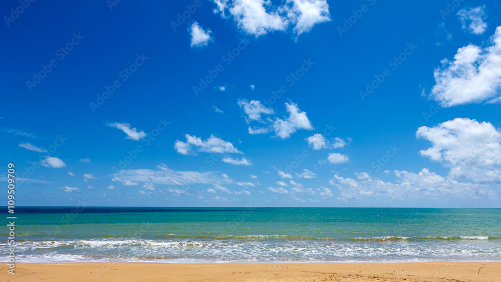 Fototapeta premium Blue sky at the Beach