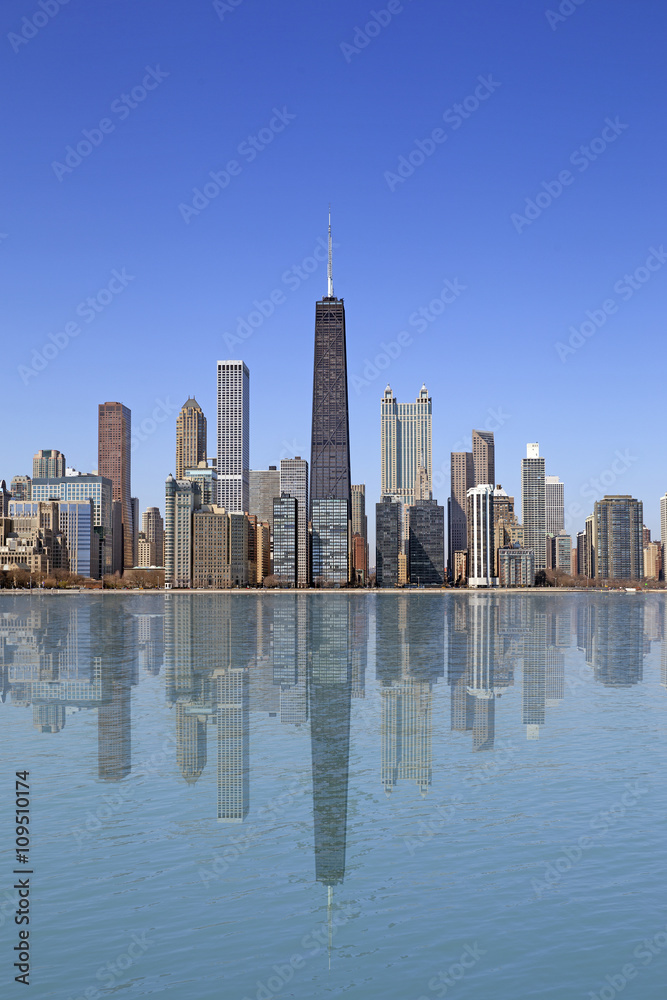 Fototapeta premium Lake view of Chicago city with buildings reflection on the water